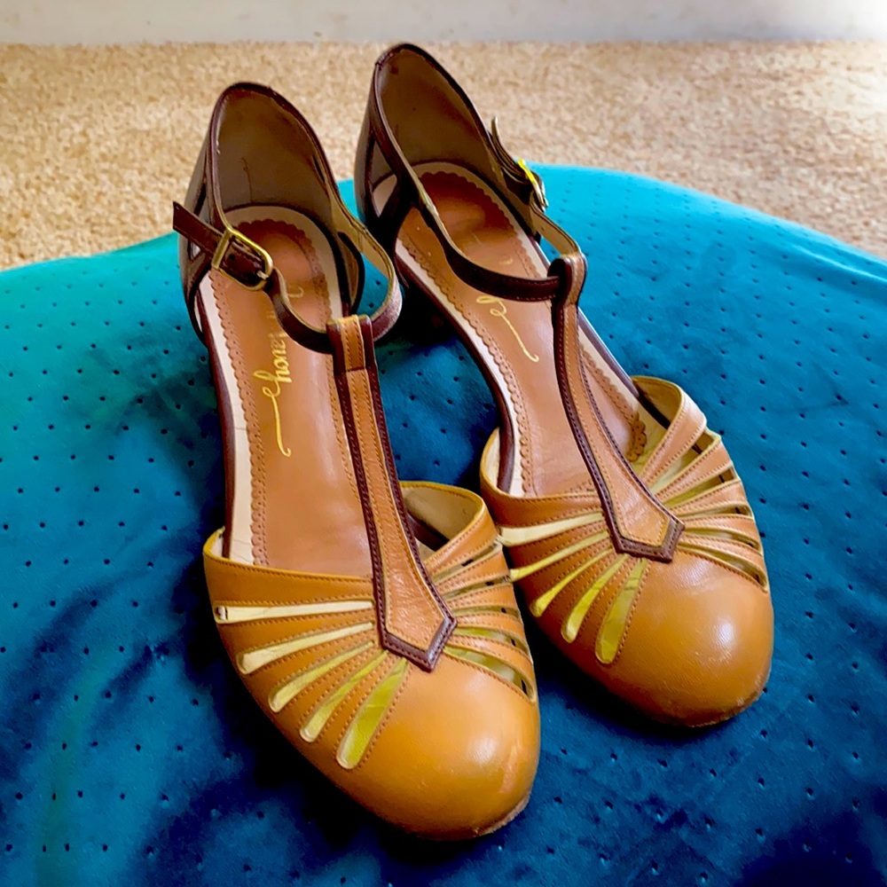 Stunning SAINT SAVOY T-straps -Genuine Leather